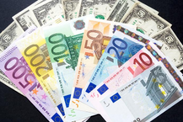 Analiza 4/2020: Waluty globalne i peryferyjne: różne pole manewru w polityce pieniężnej